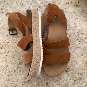 Nude flatform sandals